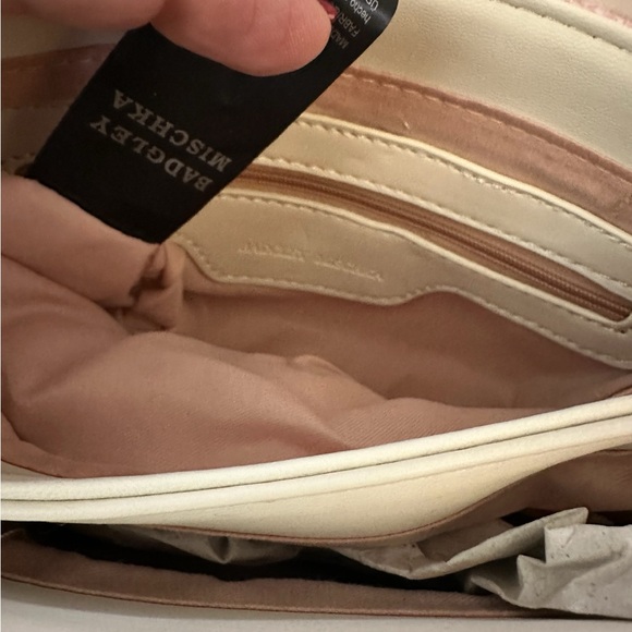 Badgley Mischka pink textured messenger bag with silver chain strap - Picture 8 of 11